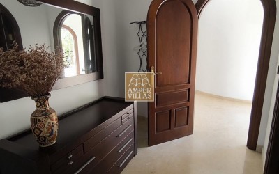 Fantástica villa con gran parcela, con privacidad y vistas al mar.